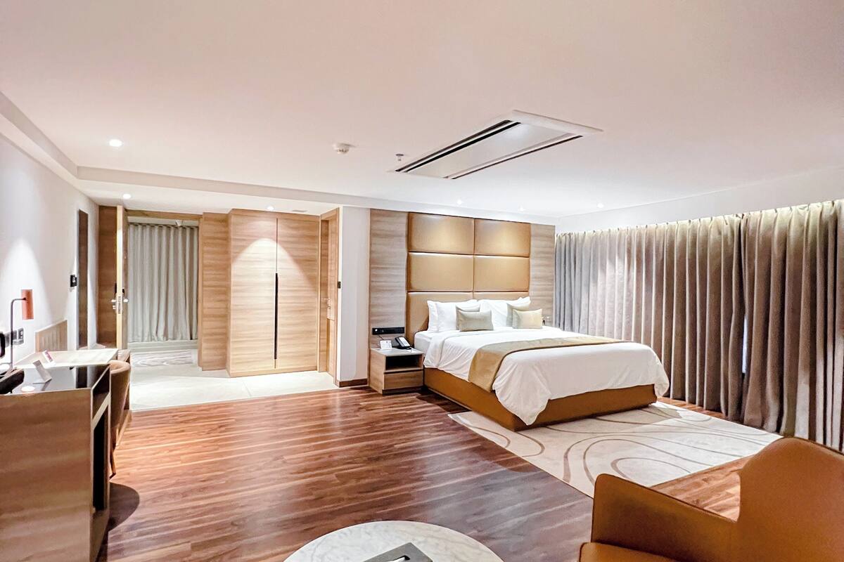 Grand Double Room | Minibar, in-room safe, iron/ironing board, free WiFi