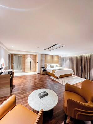 Grand Double Room | Minibar, in-room safe, soundproofing, iron/ironing board