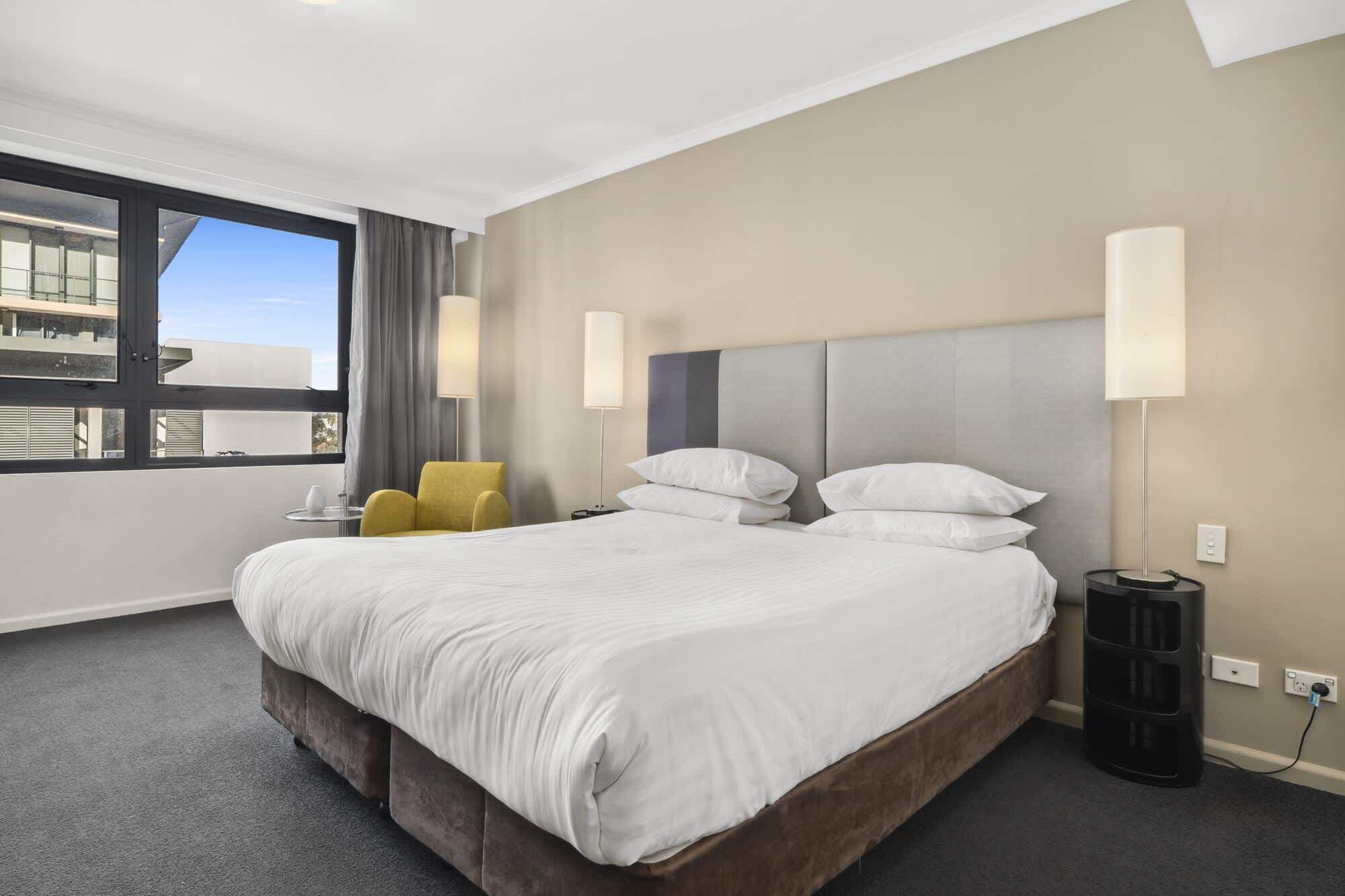 Desk, iron/ironing board, WiFi, bed sheets