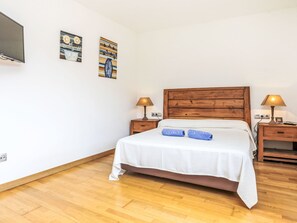 4 Schlafzimmer, Schreibtisch, Internetzugang