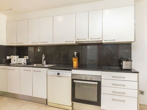 Fridge, microwave, oven, dishwasher - Vacation home Kai by Interhome (Palamós)