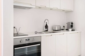 Réfrigérateur, four, plaque de cuisson, lave-vaisselle