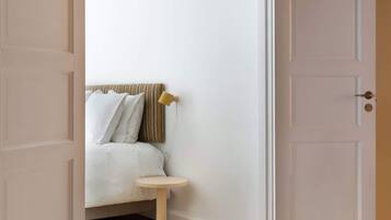 4 bedrooms, iron/ironing board, travel cot, WiFi