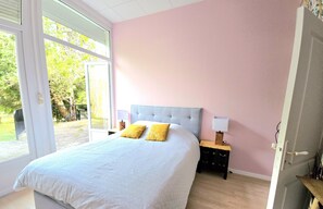 10 slaapkamers, een strijkplank/strijkijzer, reisbedje, gratis wifi