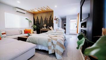 3 sovrum, skrivbord, strykjärn/strykbräda och resesäng