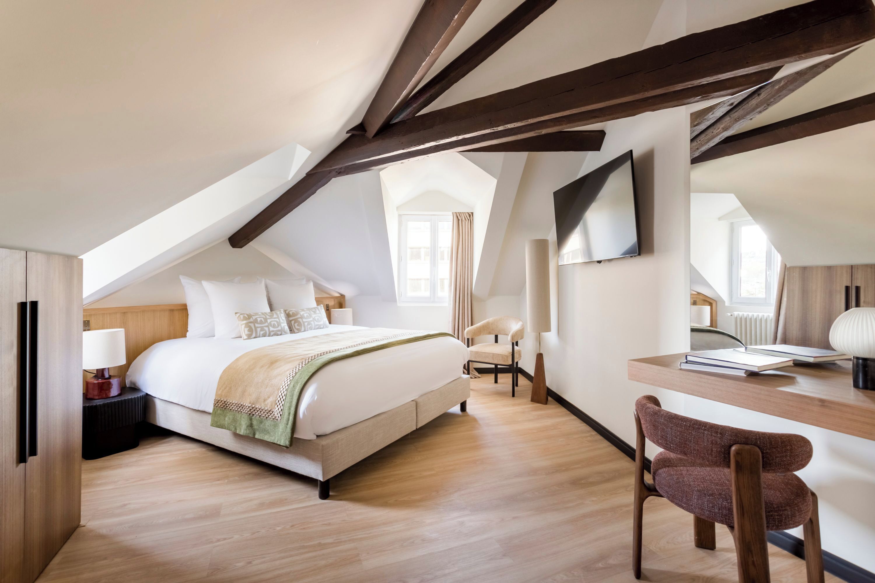 Hypo-allergenic bedding, pillowtop beds, in-room safe