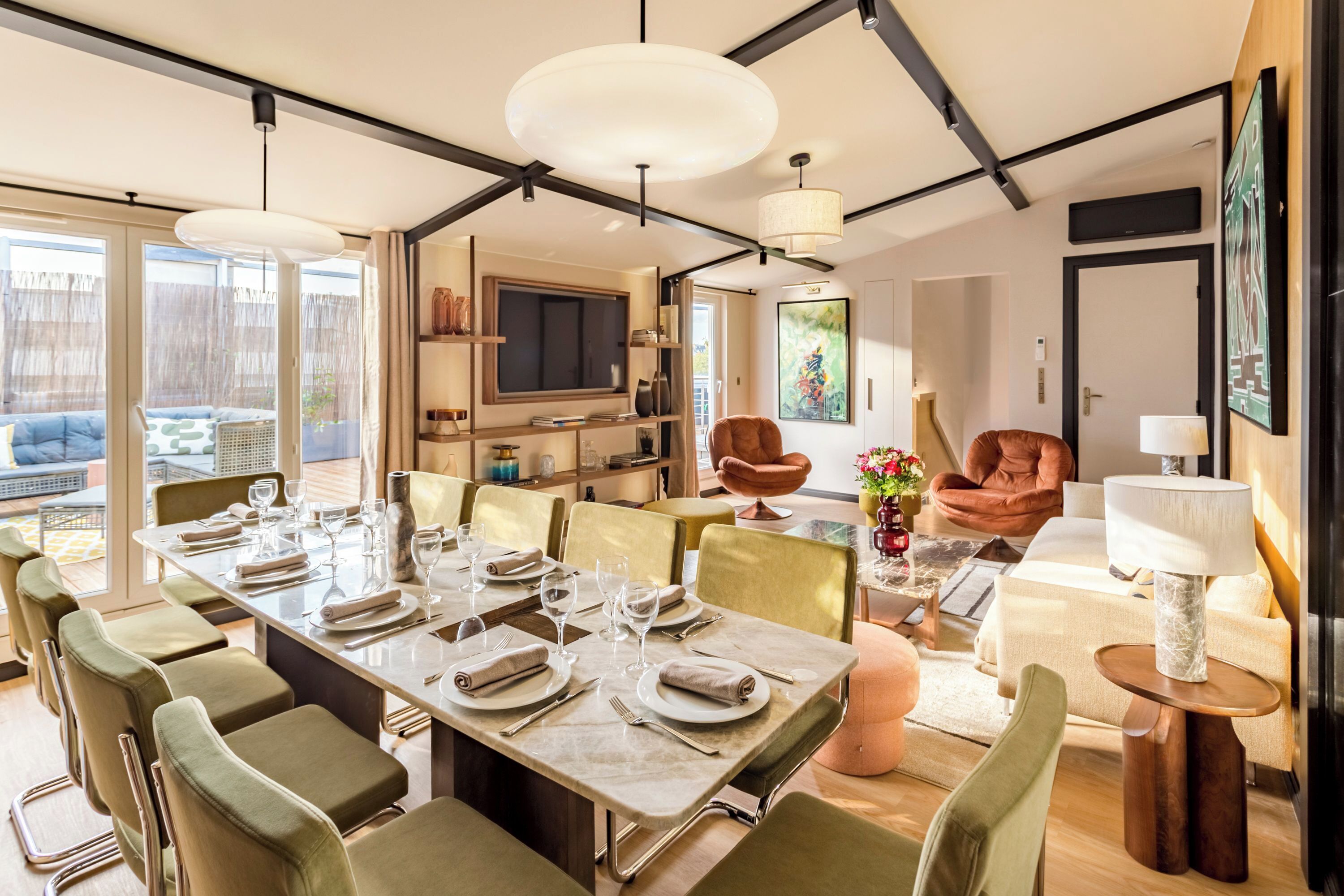 Apartamento, vistas a la ciudad | Zona de estar | Una oficina