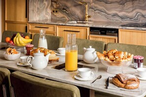 Tägliches einheimisches Frühstück gegen Gebühr