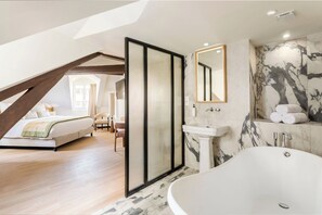 Apartment, City View | Bathroom | Shower, rainfall showerhead, eco-friendly toiletries, hair dryer - Merveil Luxury Suites - Cyr I-II - Terrasse (Paris)