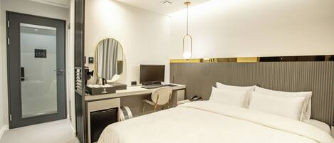 Desk, free wired Internet