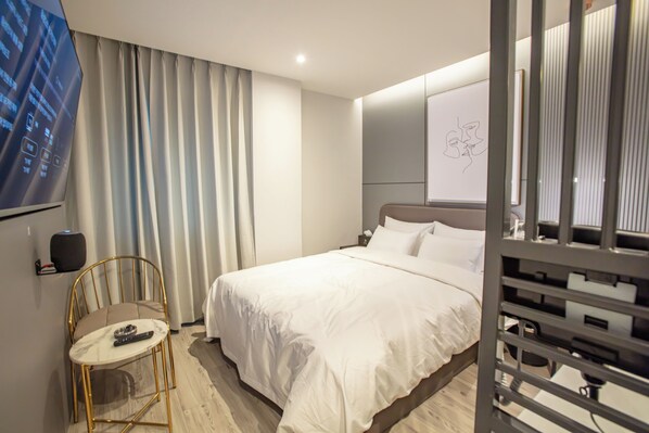 Desk, free wired internet - onthemoon (Wonju)