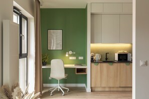 Studio-suite - balkon - byudsigt | Privat køkken | Køleskab/fryser i fuld størrelse, mikrobølgeovn, kogeplade