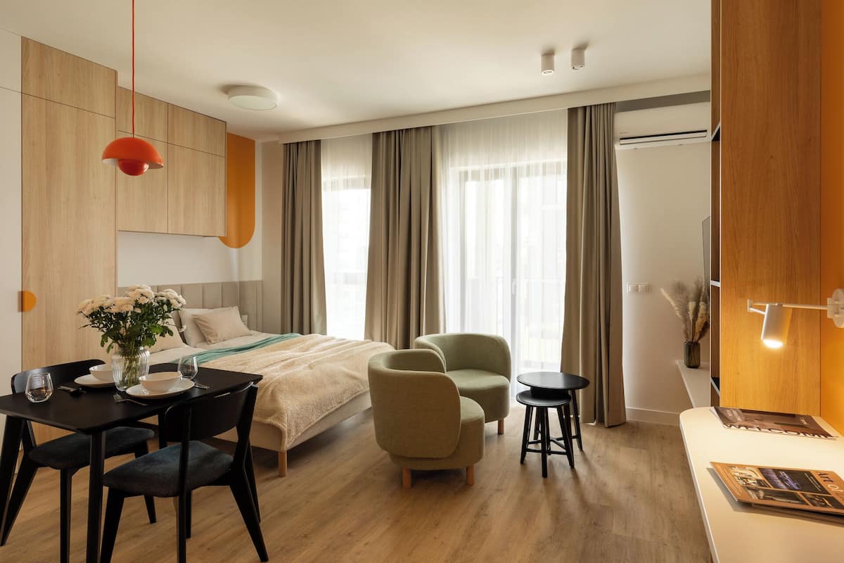 Studio, Balcony | Desk, laptop workspace, iron/ironing board, free WiFi