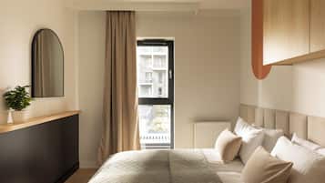 Appartement, 2 chambres, balcon | Bureau, espace de travail pour ordinateur portable