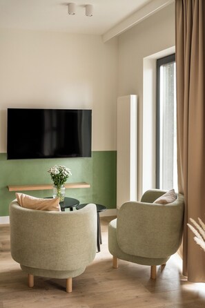 Studio-suite - balkon - byudsigt | Skrivebord, arbejdsområde til bærbare computere, strygejern/strygebræt