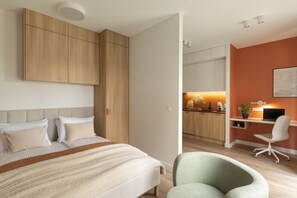 Studio-suite - balkon - byudsigt | Skrivebord, arbejdsområde til bærbare computere, strygejern/strygebræt