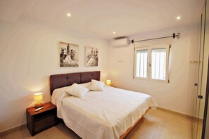 2 bedrooms, desk, iron/ironing board, WiFi