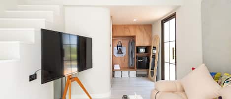 Deluxe Villa, 1 Bedroom, Hill View | Living area