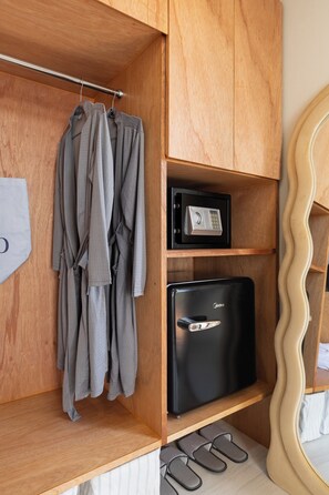 In-room safe, free WiFi