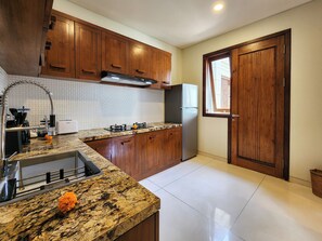 Fridge, microwave, oven, coffee/tea maker