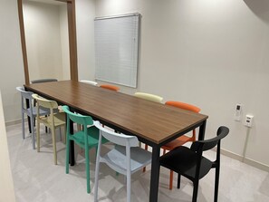 Classic Double Room (Self Check-in) | Dining room - Londonker (Busan)