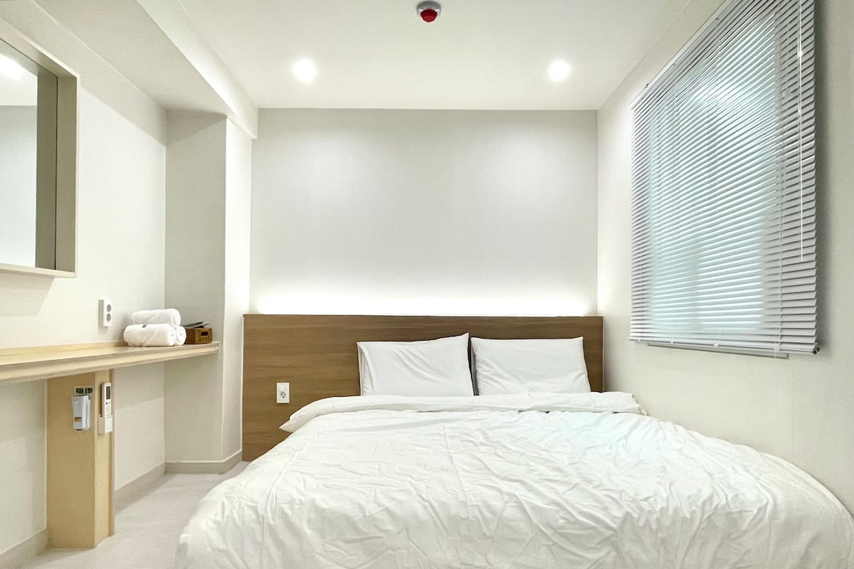 Classic Double Room (Self Check-in) | Een strijkplank/strijkijzer, gratis wifi
