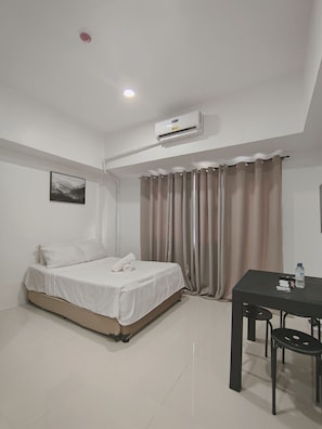 Room, 1 Bedroom, Balcony | 1 bedroom - Room-cozy Room With Balcony in Iloilo Ci (Iloilo)