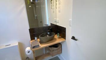 Handtücher, Seife, Toilettenpapier