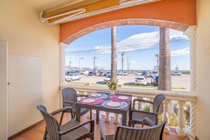 Apartamento | Restaurante al aire libre