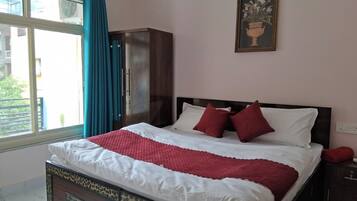Free WiFi, bed sheets