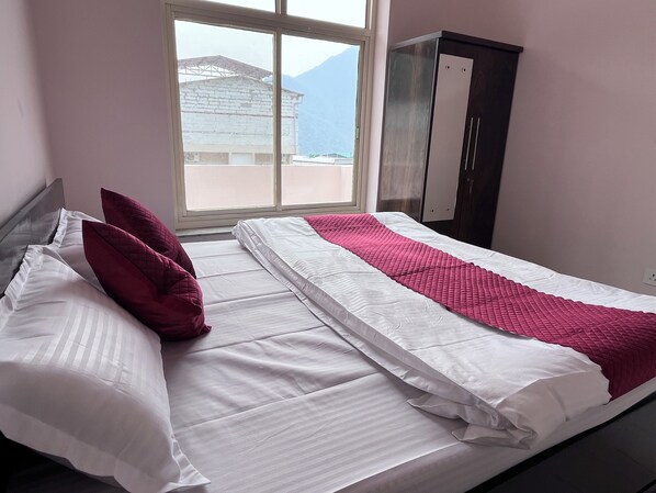 Free WiFi, bed sheets