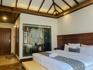 Superior Room | Desk - Namdul Retreat (Mangan)