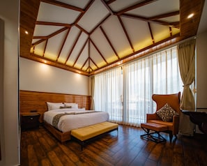 Luxury Room | Desk - Namdul Retreat (Mangan)