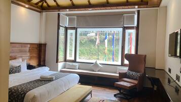 Superior Room | Desk