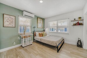 1 bedroom, iron/ironing board, free WiFi, bed sheets - 2528 Renovated Studio Near The Beach (Melbourne)