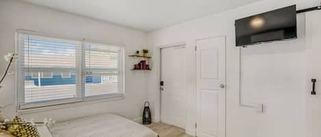 1 chambre, fer et planche Ă repasser, Wi-Fi gratuit, draps fournis