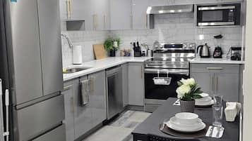 Mikrobølgeovn, ovn, kogeplade, opvaskemaskine