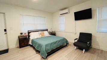 1 slaapkamer, een strijkplank/strijkijzer, wifi, beddengoed