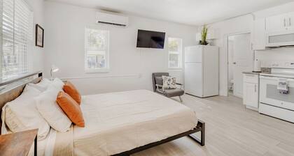 2536 Modern Studio in Historic Area