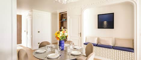 Apartment, City View | Private kitchen | Fridge, microwave, oven, stovetop