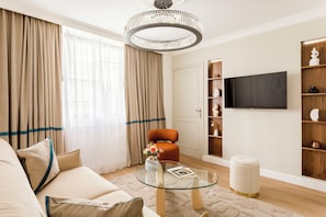 Departamento, vista a la ciudad | Área de sala de estar | Oficina