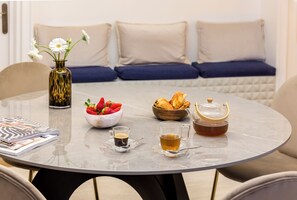 Petit déjeuner servi tous les jours en supplément