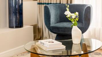 Apartment, City View | Living area