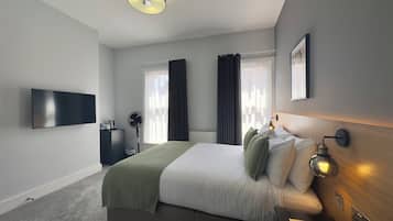Classic Double Room | Blackout drapes, soundproofing, iron/ironing board, free WiFi