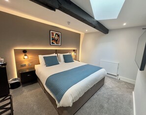 Habitación doble de lujo | Cortinas blackout, insonorización y tabla de planchar con plancha 