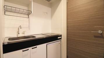 Full-sized fridge, microwave, stovetop, toaster