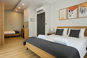 Iron/ironing board, WiFi, bed sheets