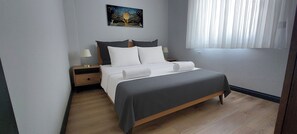 3 bedrooms, iron/ironing board, WiFi, bed sheets