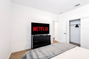 4 عدّة غرف نوم ومكتب ومكواة/لوح كي وواي فاي