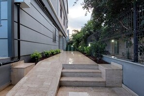 Property grounds - New Flat&Large Living Space(4) Close to Lara Beach (Muratpaşa/Antalya)